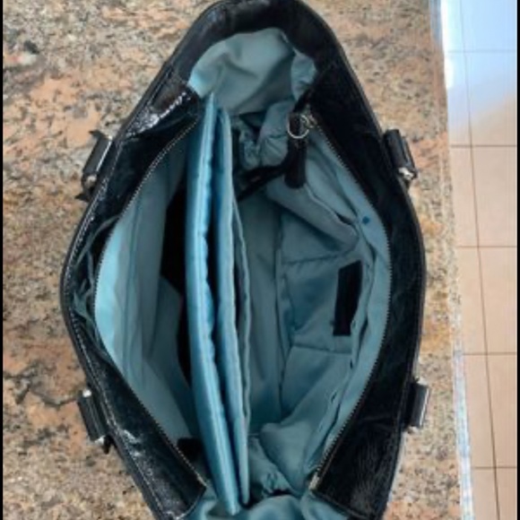 COACH DIAPER BAG BLACK PATENT LEATHER - Picture 2 of 3